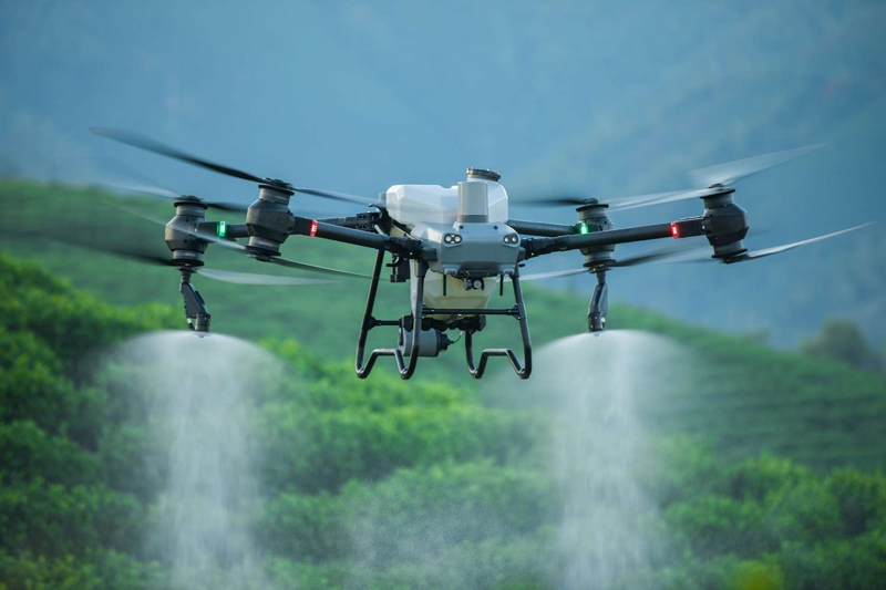 Robot và tự động hóa trong nông nghiệp: Ứng dụng, lợi ích và thách thức