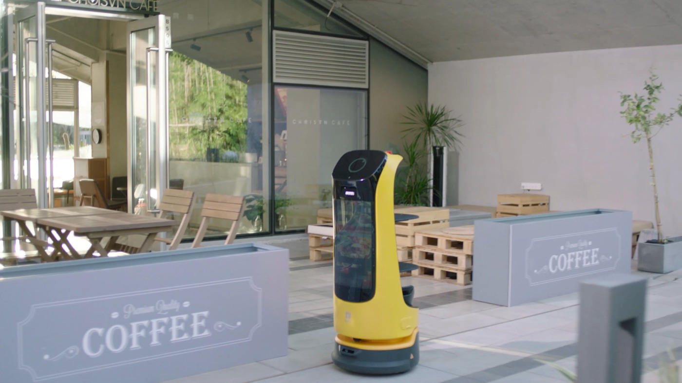 KettyBot Pro — Robot phục vụ kiêm dẫn khách, lọt lối đi 52cm: đánh giá